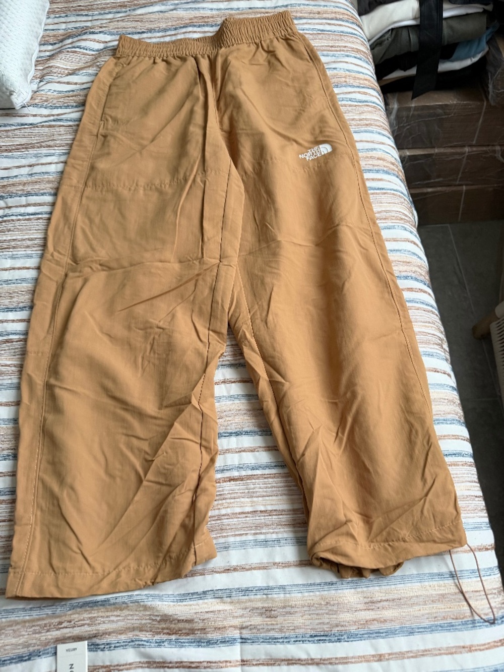 The North Face Nylon Easy Pant in Almond Butter Size M